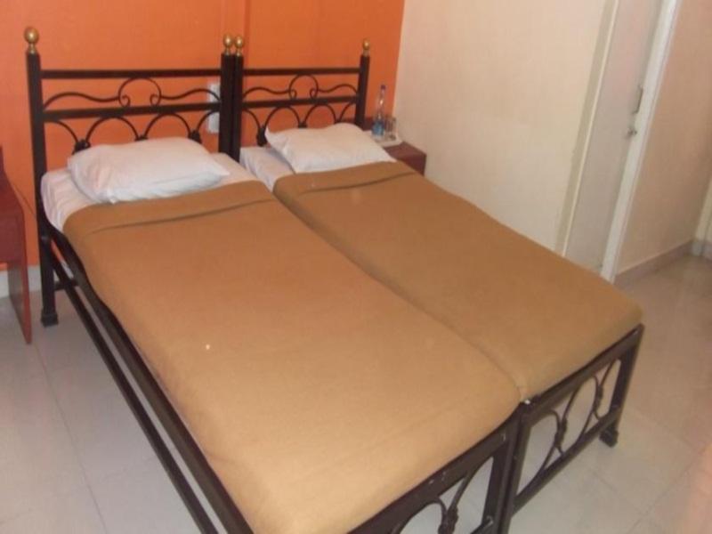 Oyo 1065 Hotel Hmr Royal Inn Pune Extérieur photo
