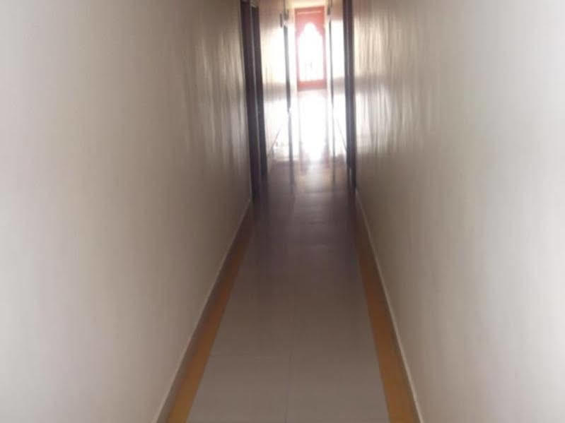 Oyo 1065 Hotel Hmr Royal Inn Pune Extérieur photo
