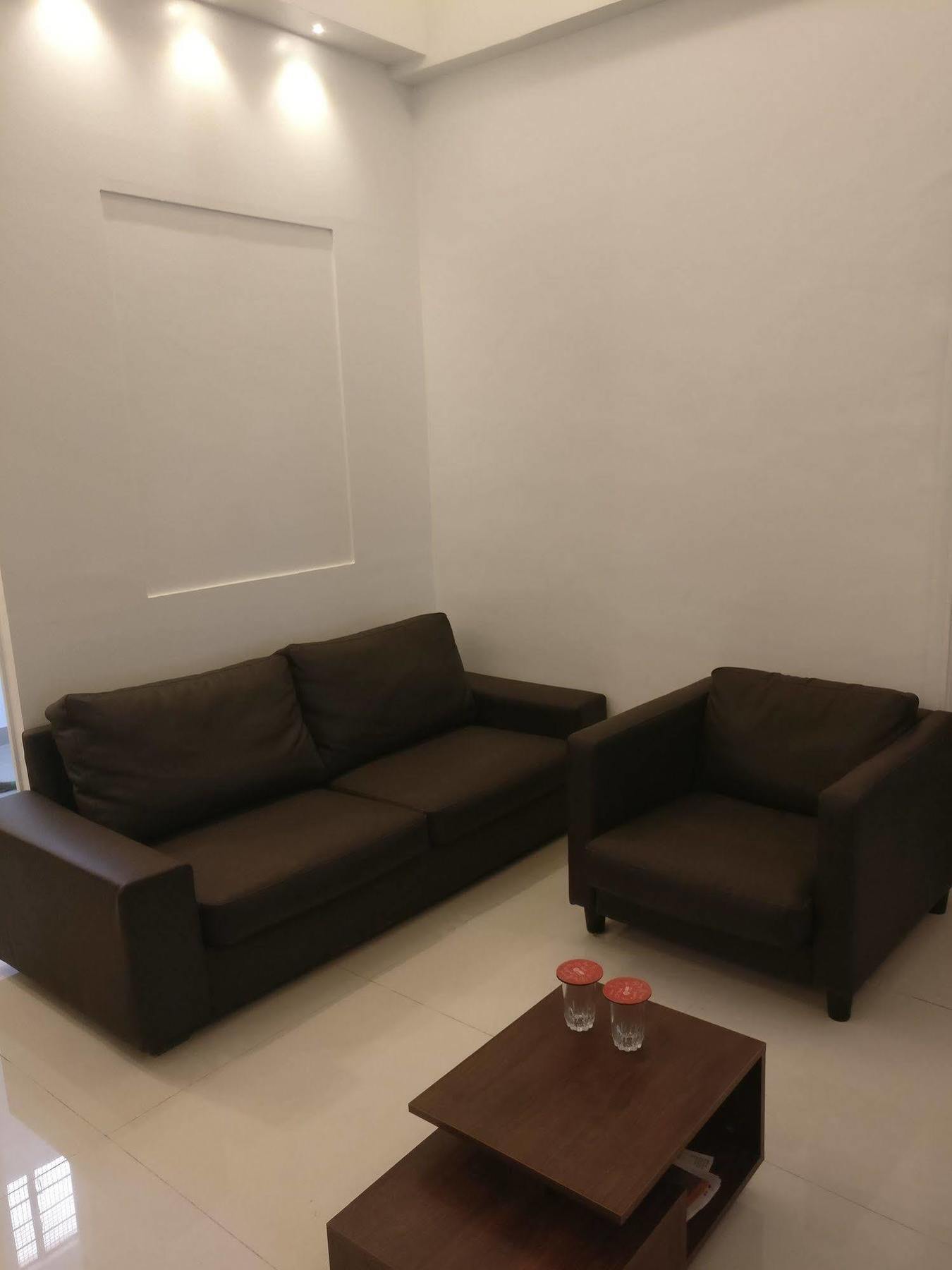 Oyo 1065 Hotel Hmr Royal Inn Pune Extérieur photo