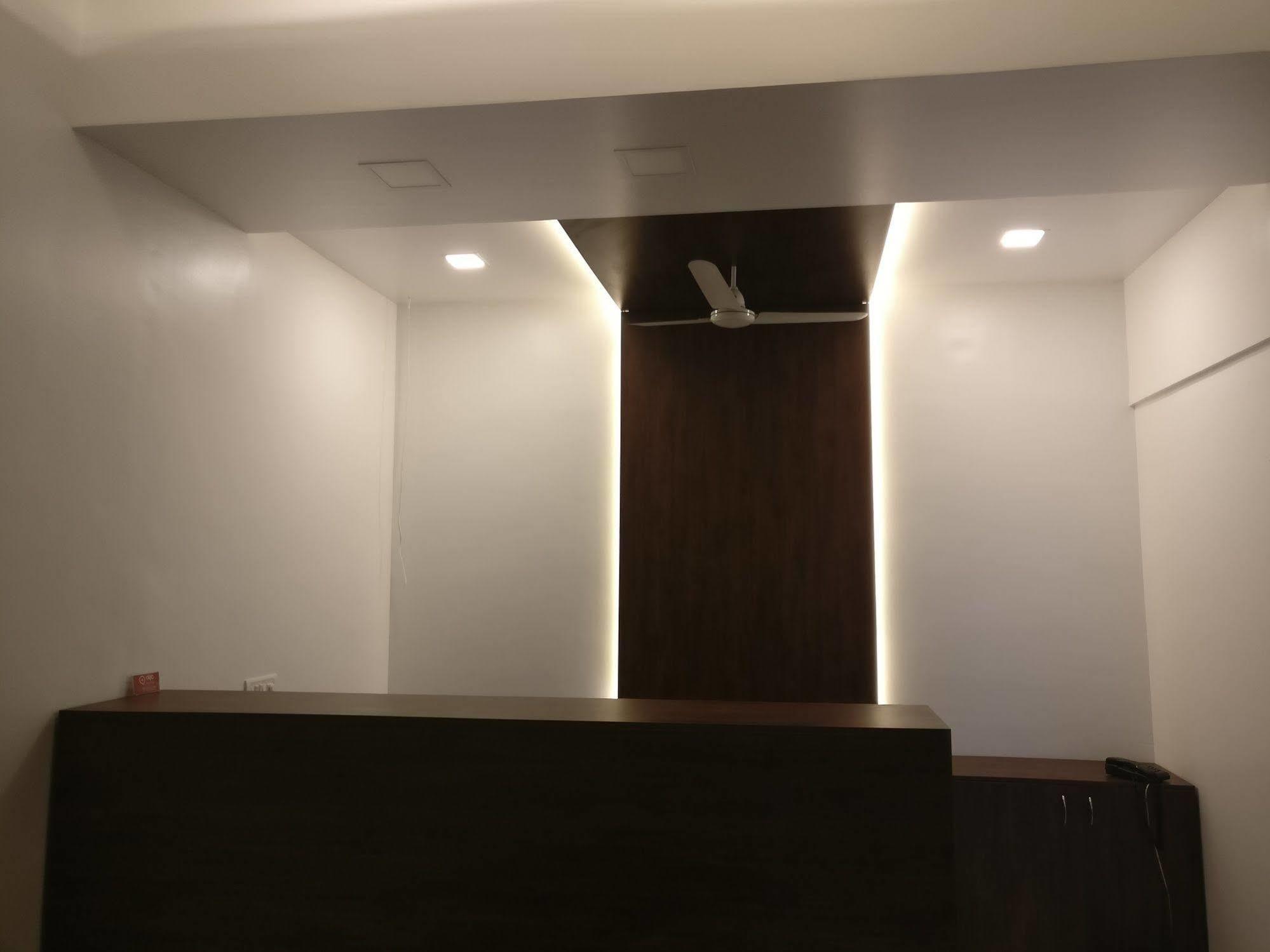 Oyo 1065 Hotel Hmr Royal Inn Pune Extérieur photo